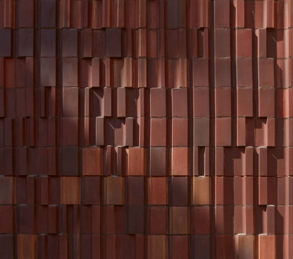 Zbyněk Sekal, keramický obklad fasády hotelu Fairmont Golden Prague.