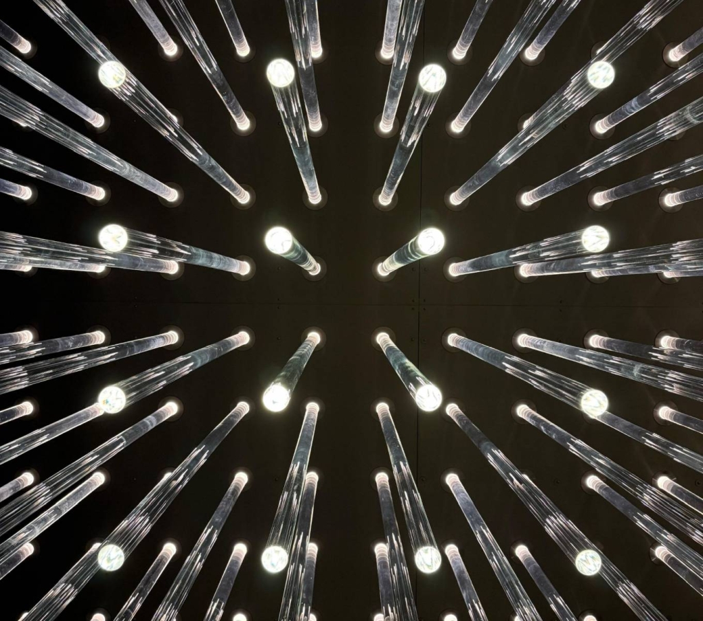 Nebesa nad Fairmontem. Instalace Jan Kukla.