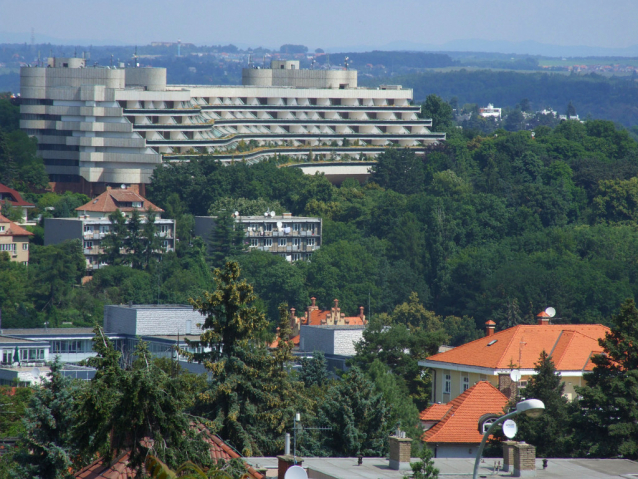 Hotel Praha v Dejvicích pomalu mizí