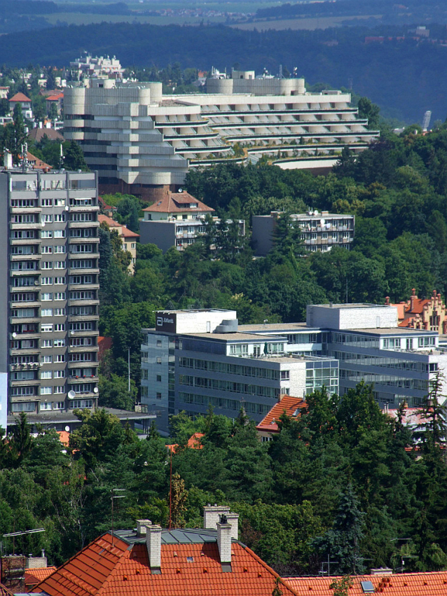 Hotel Praha v Dejvicích pomalu mizí