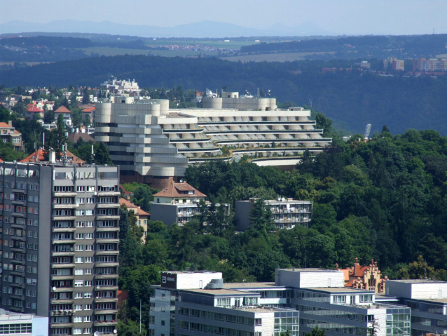 Hotel Praha v Dejvicích pomalu mizí