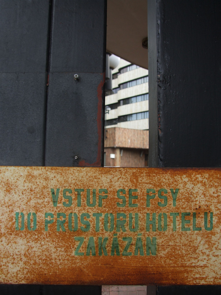 Hotel Praha. Neslavný konec komunistické pýchy.