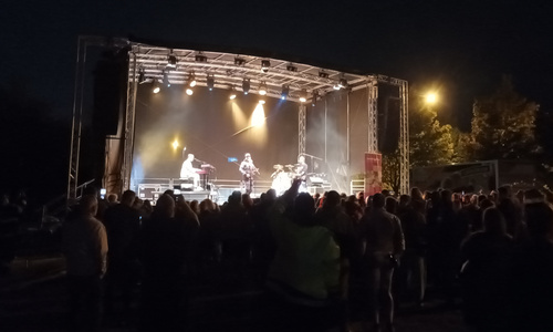 Gate 64 festival na Ruzyni vedle letadel Gate 64 festival na Ruzyni vedle letadel