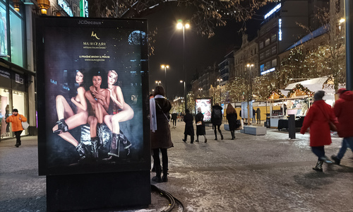 Václavské náměstí: adventní trhy se změnily na vánoční a protáhnou se přes Silvestra Václavské náměstí: adventní trhy se změnily na vánoční a protáhnou se přes Silvestra