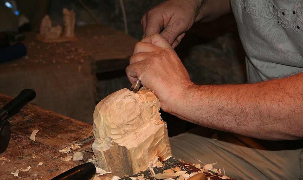Výroba dřevěného betlému.