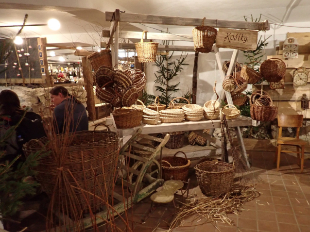 Vánoční výstava v Betlémské kapli je inspirovaná staročeským trhem