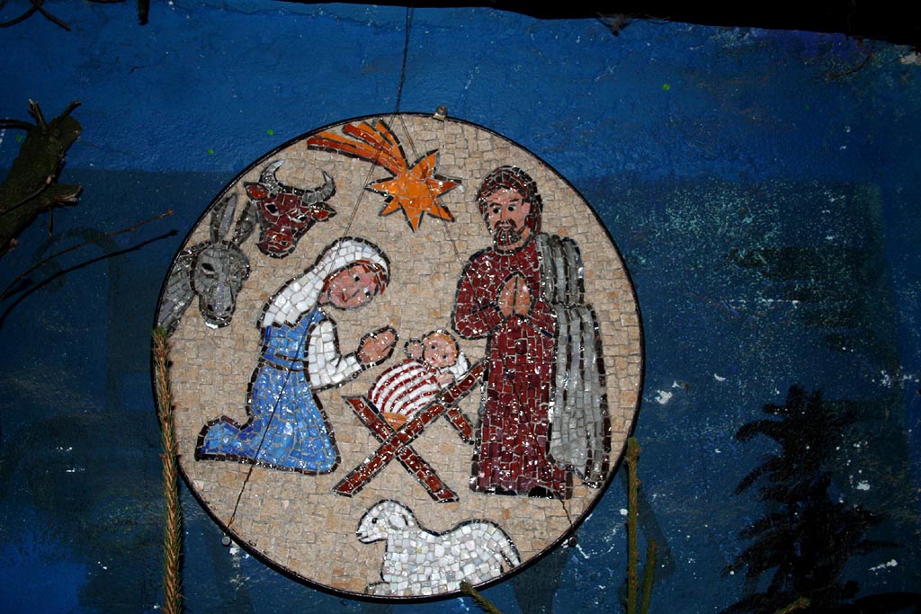 Betlém z mozaiky.
