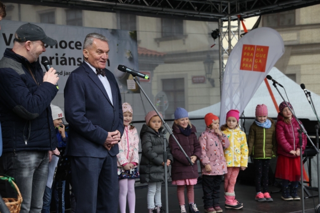 Praha otevřela velikonoční trh na Mariánském náměstí