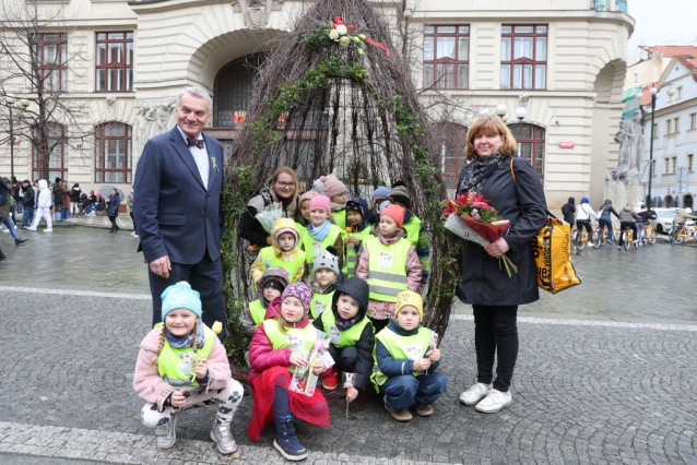 Praha otevřela velikonoční trh na Mariánském náměstí