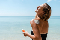 Jak vybrat nejlepší krém s SPF? Kompletní průvodce sluneční ochranou pro každý typ pleti