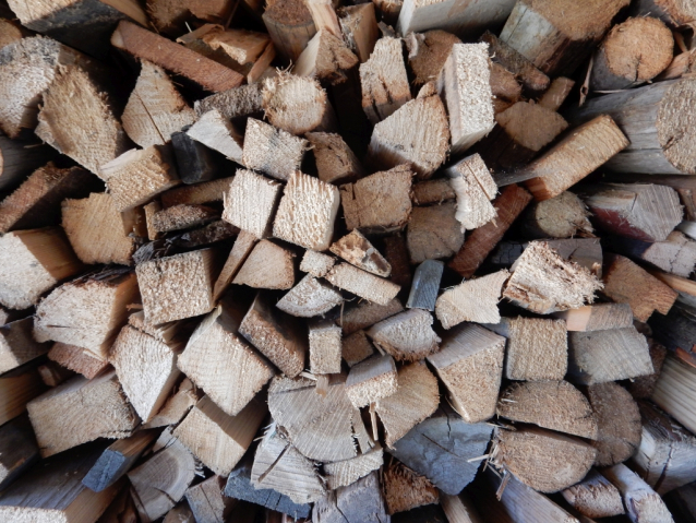 Jak se skládá dřevo?