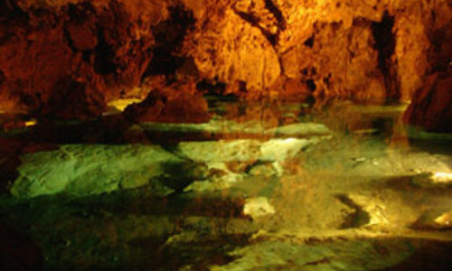 Bozkovské jeskyně vyhlodala voda v dolomitu