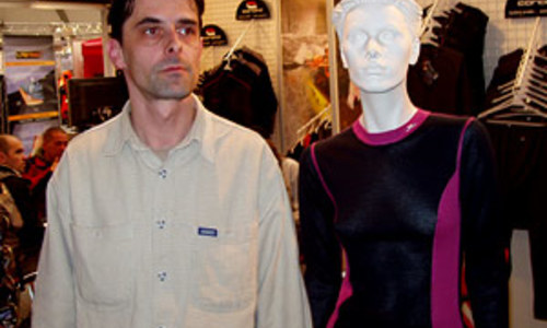 Trh byl plný šedé, bílé a černé Trh byl plný šedé, bílé a černé