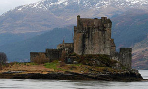 Hrdý hrad Eilean Donan
