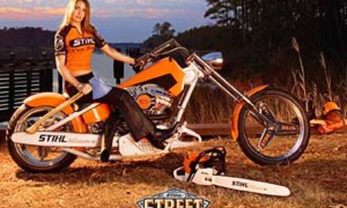 Motorka propaguje pilu Motorka propaguje pilu
