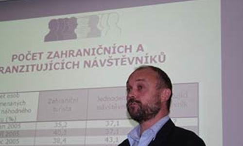 Cizinci o nás vědí z internetu Cizinci o nás vědí z internetu