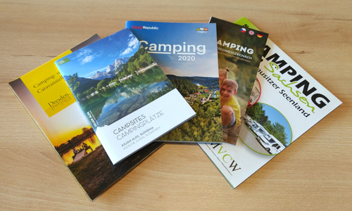 Brožury popisují evropské kempy Brožury popisují evropské kempy