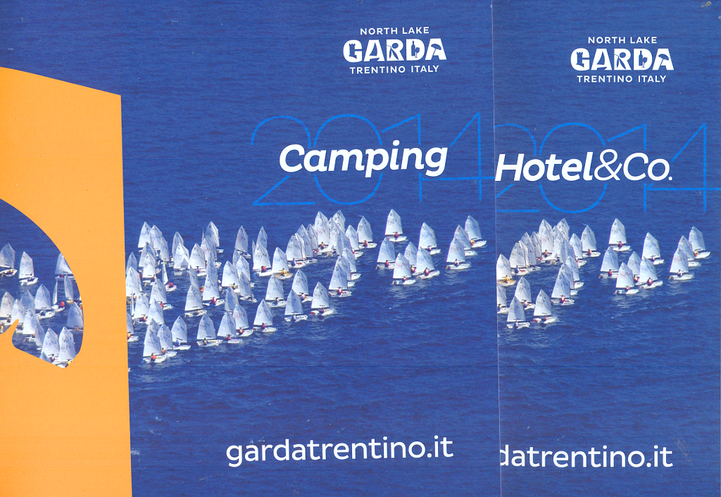 Lago di Garda. Dvě brožury: seznam kempů a seznam hotelů.