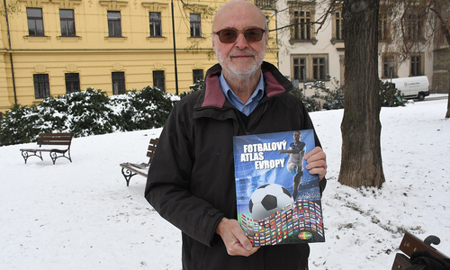 Fotbalový atlas Evropy zobrazuje 101 států na 240 stranách Fotbalový atlas Evropy zobrazuje 101 států na 240 stranách