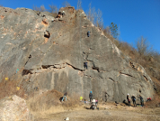 Solvayovy lomy, oblíbené vápencové lezení mezi Prahou a Berounem