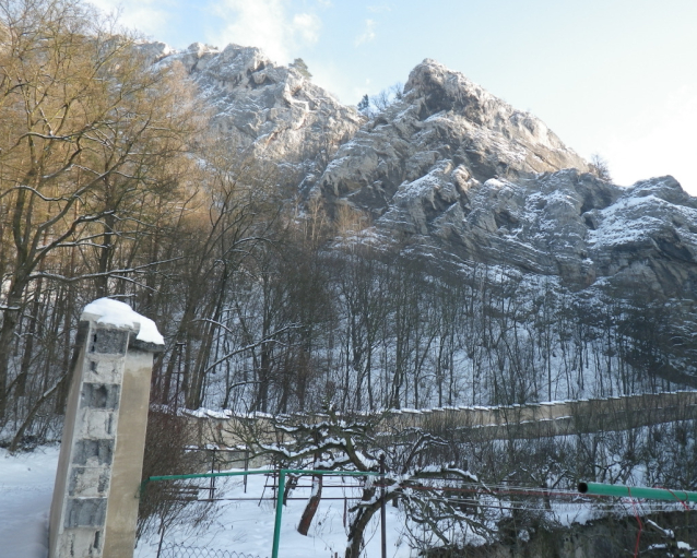 Křížová cesta nad klášterem