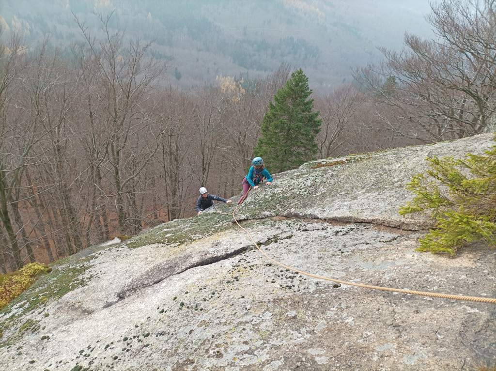 Supí hlava, Údolní cesta, výlez z dolní na horní plotnu.