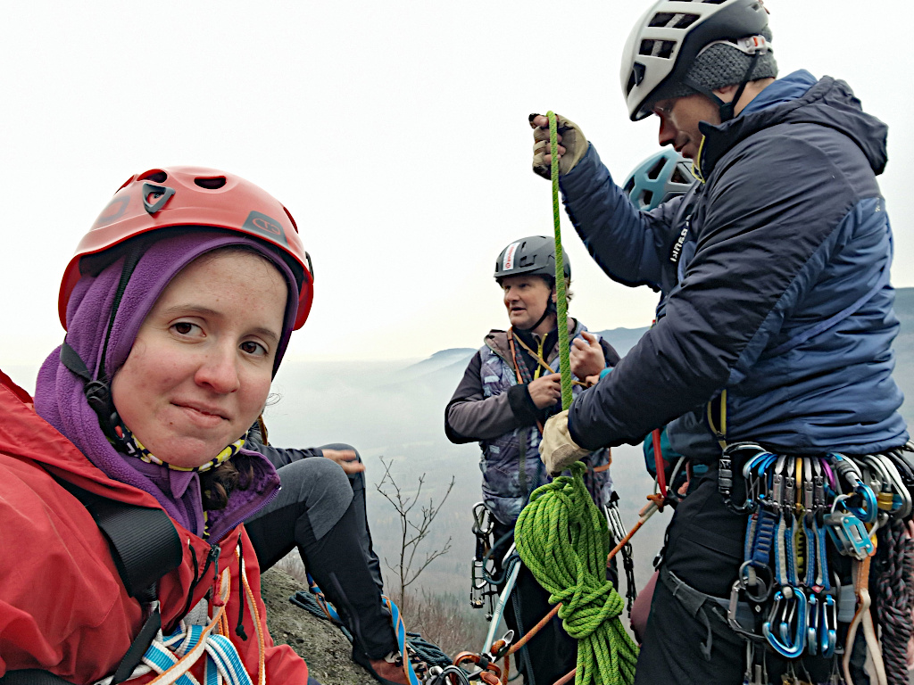 Supí hlava, setkání horolezců na vrcholu.