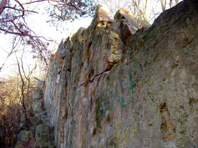 Hostivařská lezecká skalka