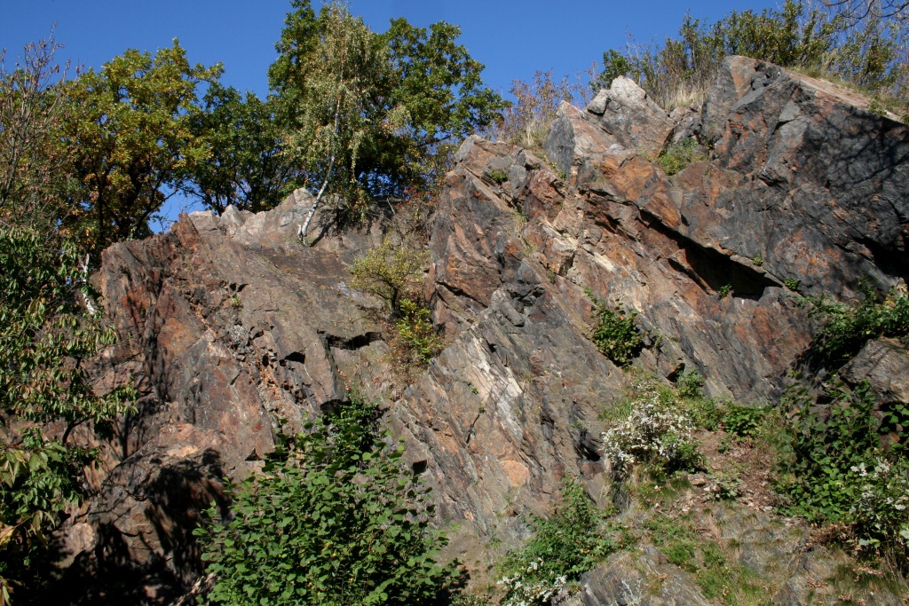 Středokluky, horolezecká skála Lojzovka.