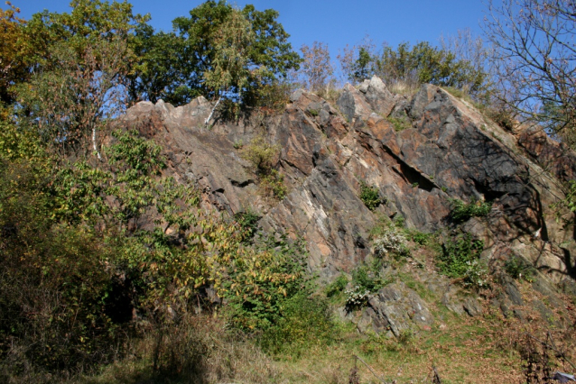 Lezecká skalka Lojzovka u Středokluk