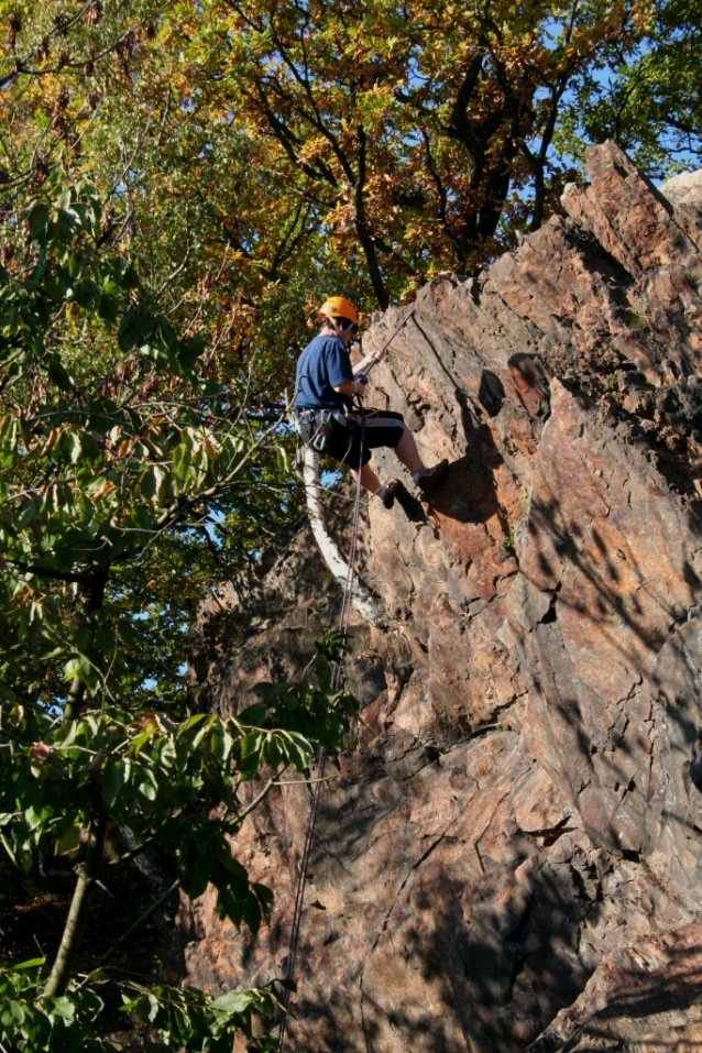 Lezecká skalka Lojzovka u Středokluk