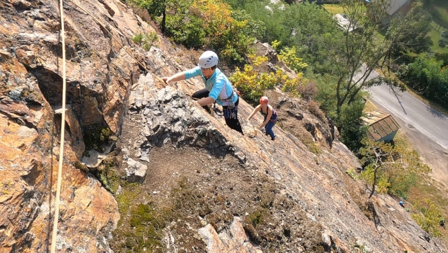 TEST Horolezecká helma Simond Rock