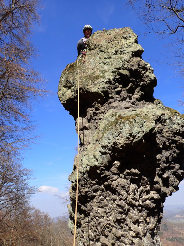 Amtmann neboli Hadovka je osamělý skalní kyj na Dlouhém hřebeni nad Litoměřicemi