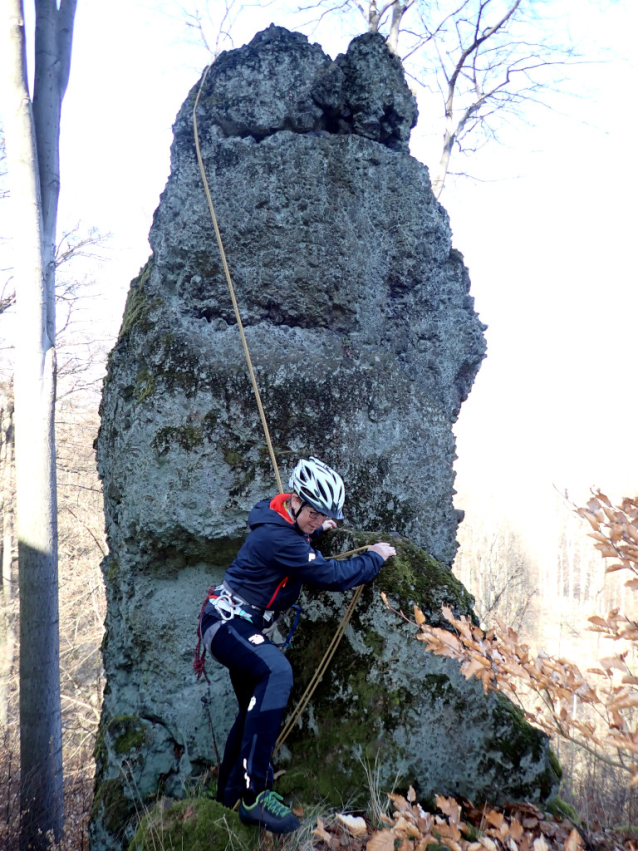 Amtmann neboli Hadovka je osamělý skalní kyj na Dlouhém hřebeni nad Litoměřicemi