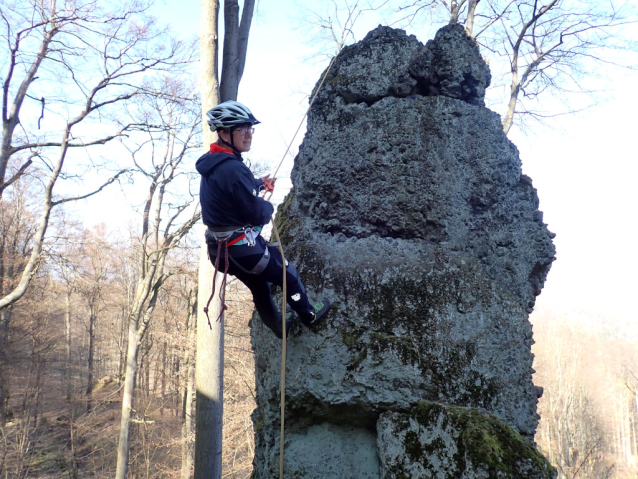 Amtmann neboli Hadovka je osamělý skalní kyj na Dlouhém hřebeni nad Litoměřicemi