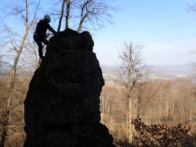 Amtmann neboli Hadovka je osamělý skalní kyj na Dlouhém hřebeni nad Litoměřicemi