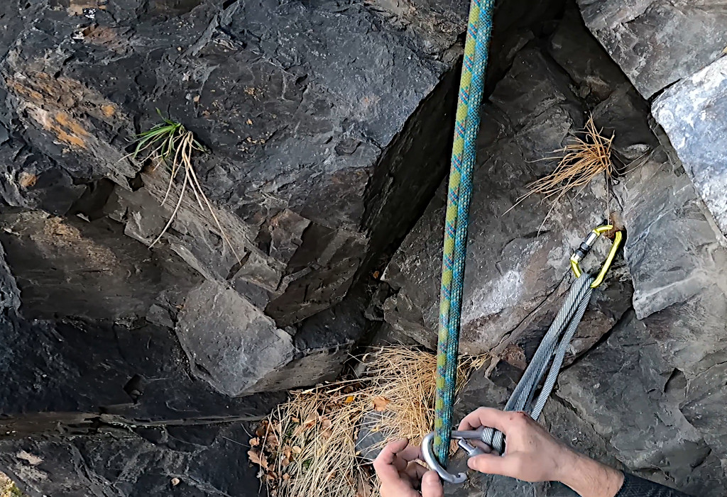 Koutová cesta, skoba v traverzu.