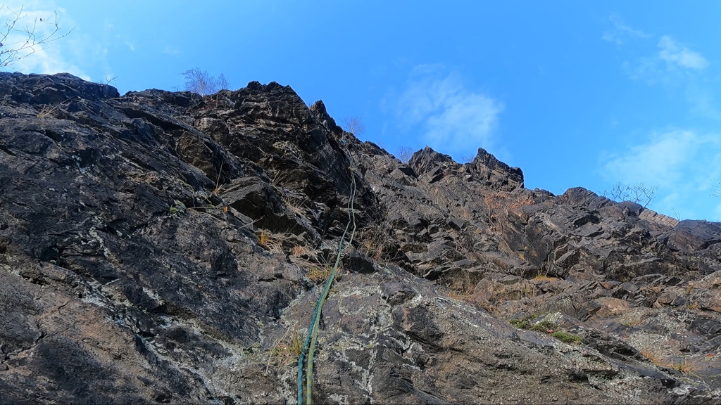 Řež, III. masiv, slanění podél horolezecké cesty Hokejka.