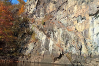 Navrtané borháky pod Smetanovou vyhlídkou Navrtané borháky pod Smetanovou vyhlídkou