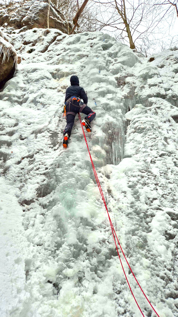 Horní ledopády nad silnicí, Štolpich, Jizerské hory.