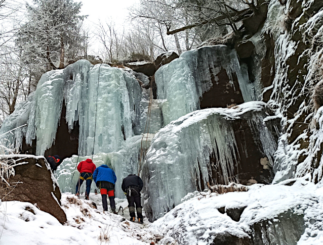 Ledopády ve Štolpichu v Jizerských horách nabízejí podmínky pro horolezectví