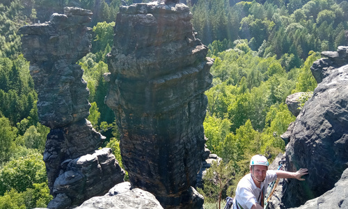Alter Weg na Herkulesstein - krásně ukrytá dvojka na významnou věž v Bielatalu Alter Weg na Herkulesstein - krásně ukrytá dvojka na významnou věž v Bielatalu