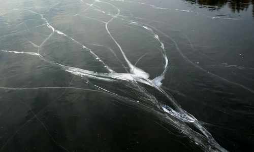 Dvaja korčuliari sa utopili pri Bratislave