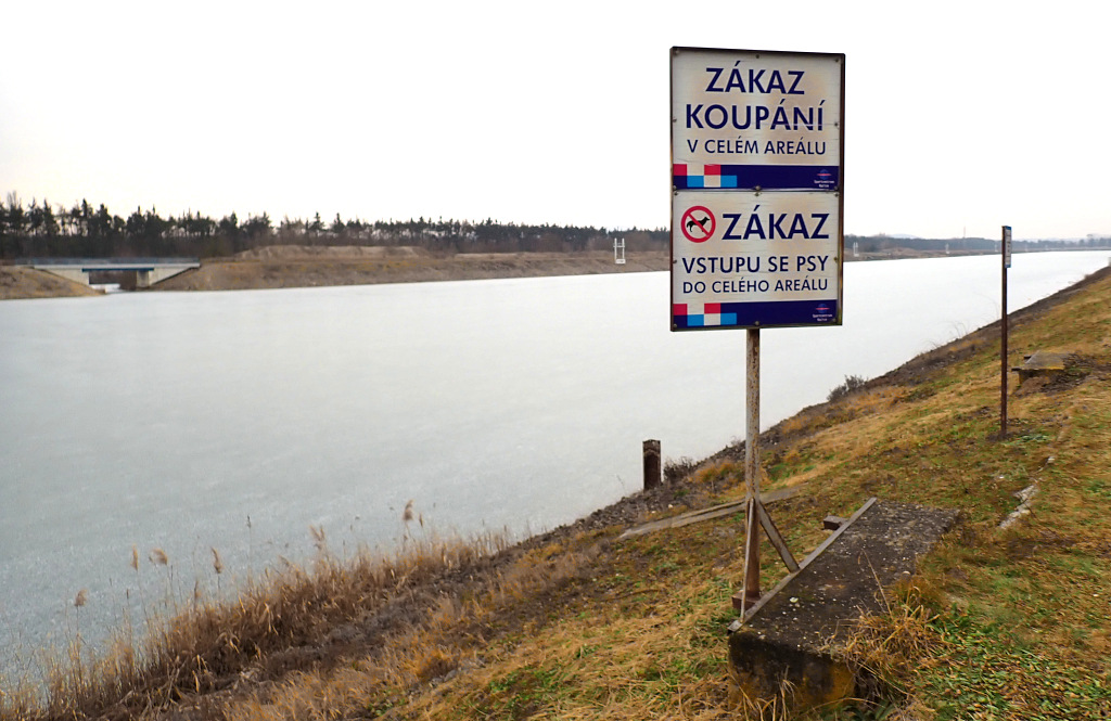 Veslařský kanál Račice zamrzl.