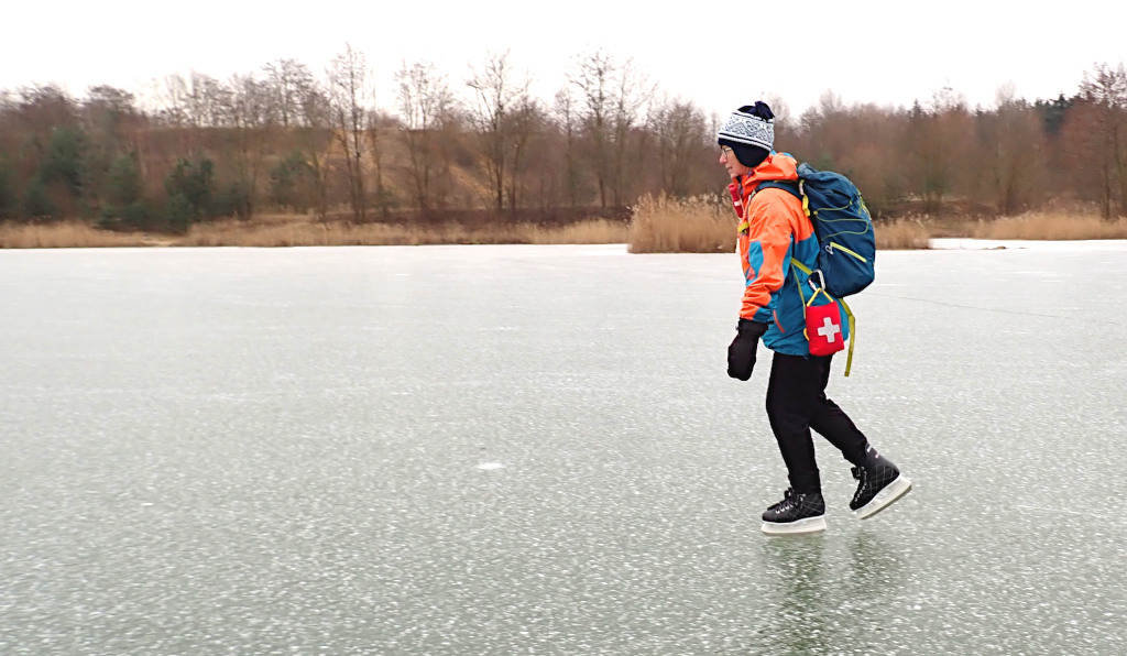 Bruslař na pískovně Dobříň - západní jezero směrem k Roudnici.