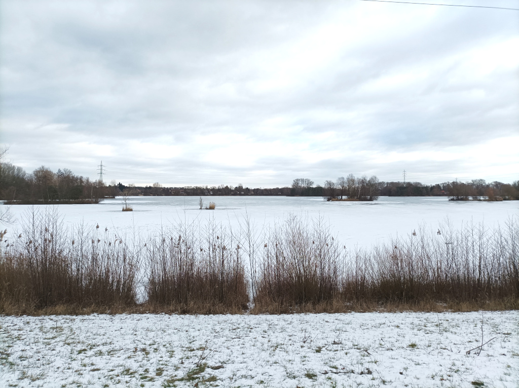 Zamrzlé jezero Mezi Mosty Malvíny, jihozápadní břeh.