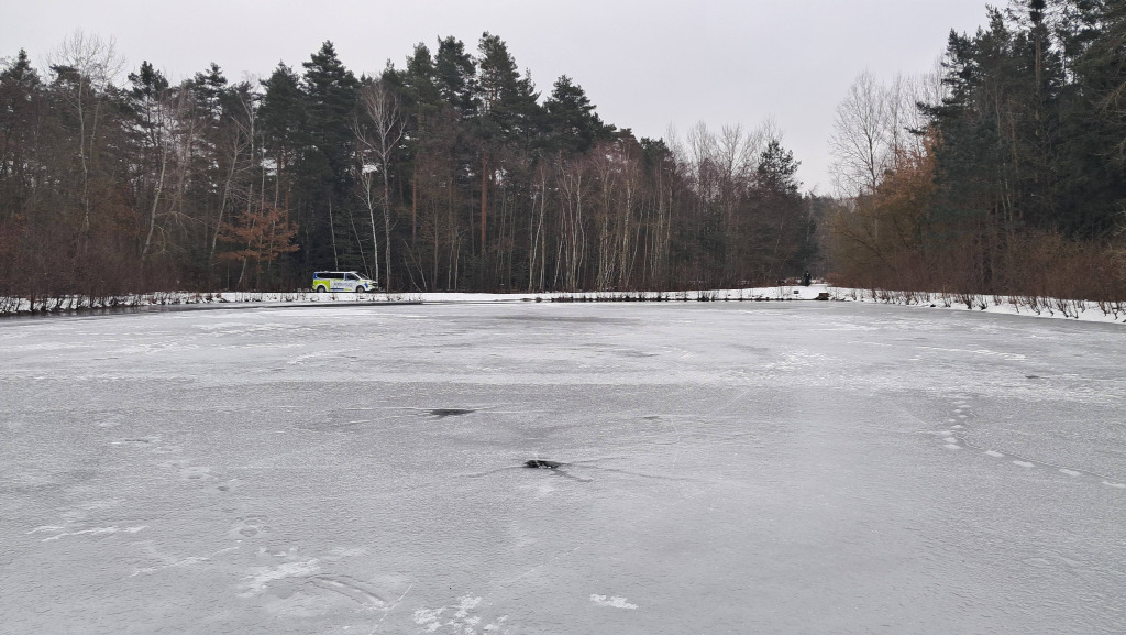 Největší ze tří Slavětínských rybníčků.