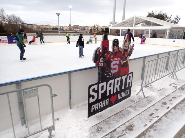 Kluziště Vyšehrad před Kongresovým centrem