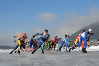 5000 Holanďanů bruslí na rakouském jezeře Weissensee 5000 Holanďanů bruslí na rakouském jezeře Weissensee