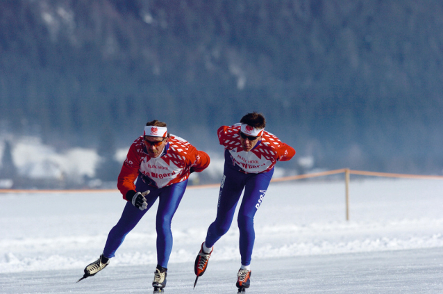 5000 Holanďanů bruslí na rakouském jezeře Weissensee